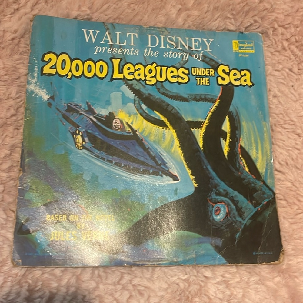 EUC VINTAGE WALT DISNEY RECORD